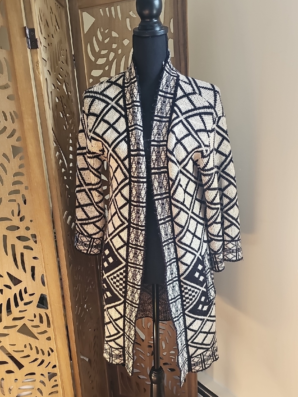 Forever 21 Black & White Geometric Open-Front Cardigan